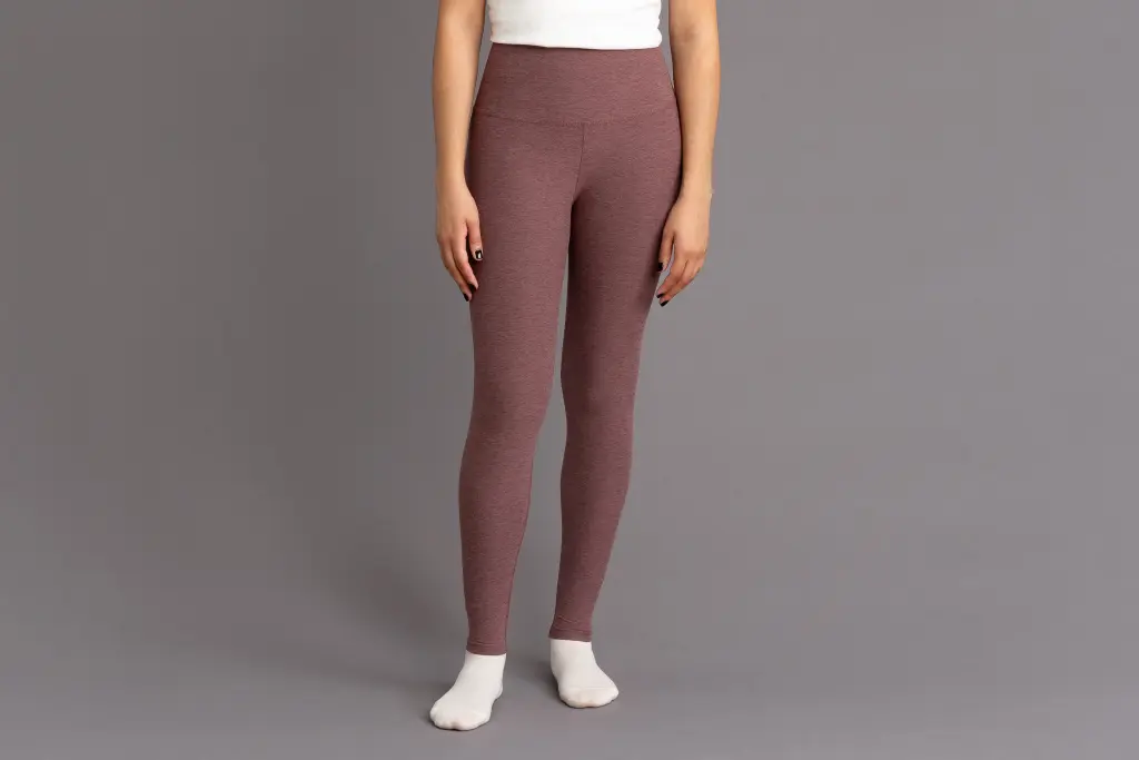 在关税阴霾中发现“黄金股”：Deckers与Lululemon谁能领跑下一轮牛市？
