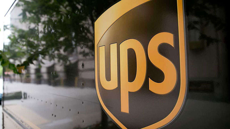 暴跌50%、高息6.5%：UPS正走在一条少有人敢走的价值修复之路